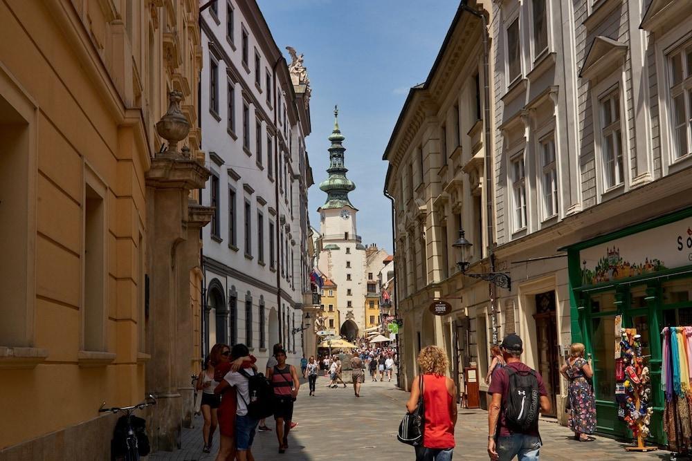 Aapartamentoos Bratislava Exterior photo